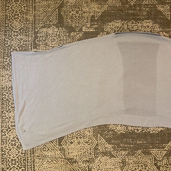 Lululemon Poncho NWOT - Picture 5 of 8